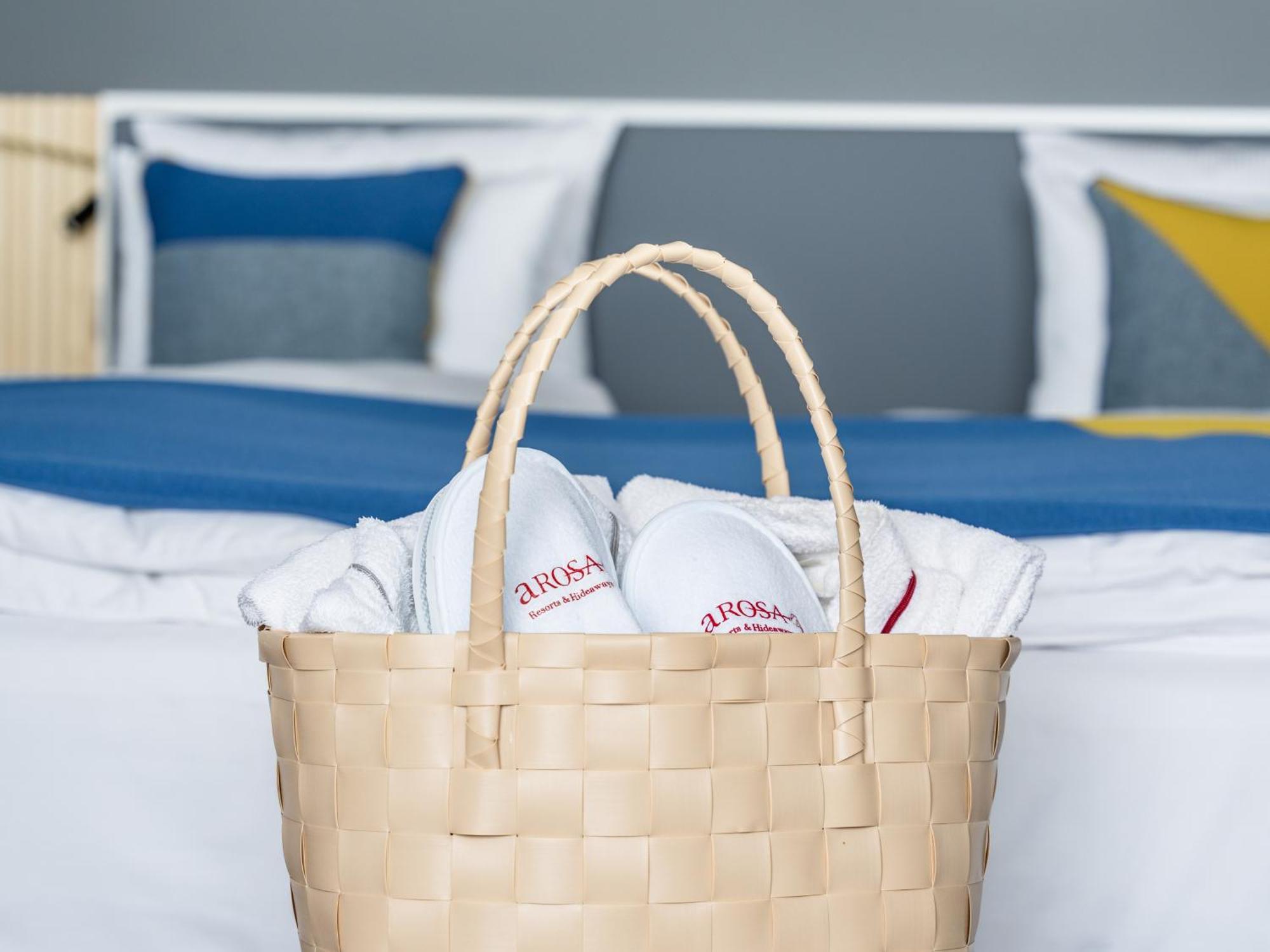 Отель A-Rosa Travemuende Любек Экстерьер фото A laundry basket