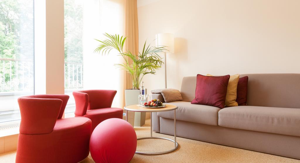 Отель A-Rosa Travemuende Любек Экстерьер фото A living room